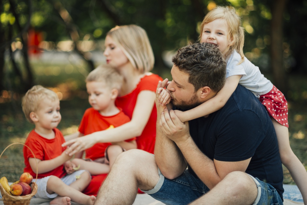 parents-children-hugging-each-other.jpg