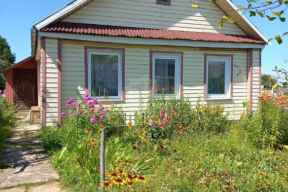 Крепкий деревенский дом в г. Узда Узденский р-н 55 км. от МКАД.